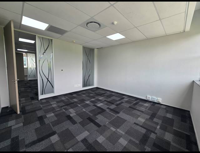665M² OFFICE TO LET IN MAGALIESSIG